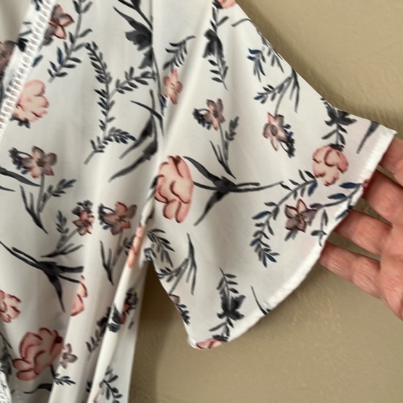 Sienna Sky mock wrap dress white w/flowers flutter sleeves lined bottom size S - Picture 6 of 15